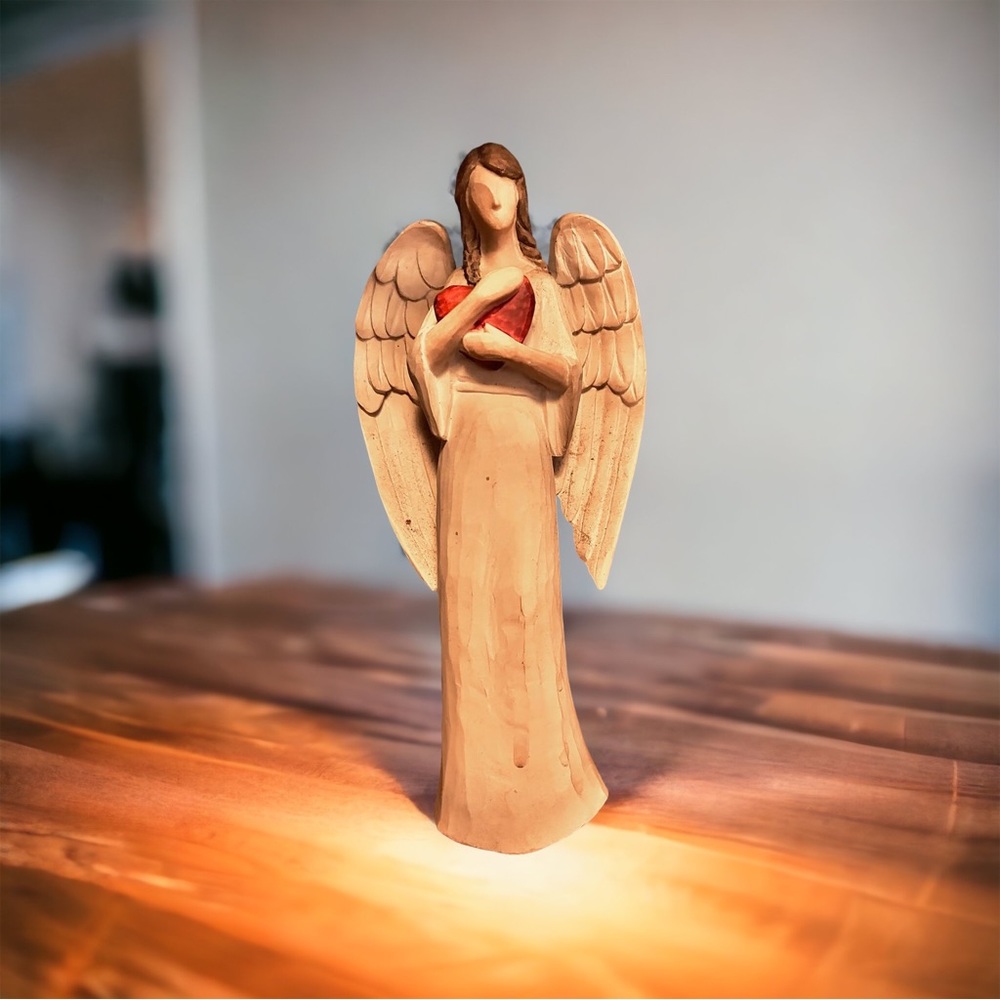 2006 Seagull Studios Guardian Angels 8”Figurine ~ Angel Holding Red Heart 🕊️♥️